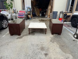 Two large side tables with glass dimensions, in post