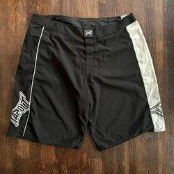 Vintage Tapout black & white board shorts No size tag, Fit like L-XL