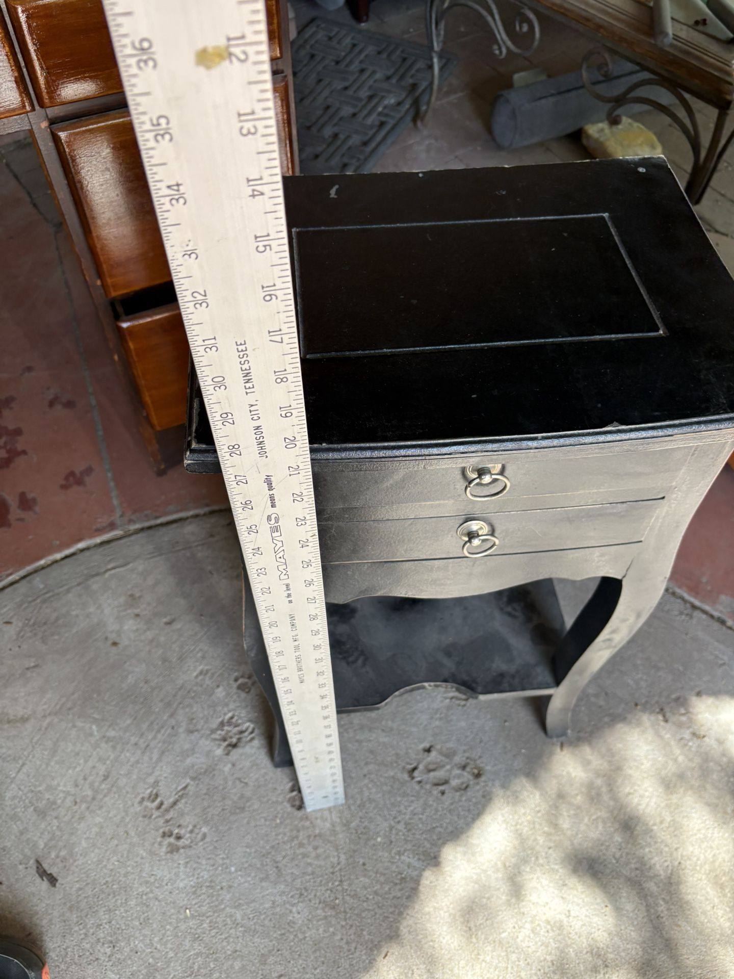 Small Table Is Nightstand Or Couch Chairs