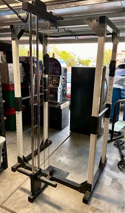Club Weider 565 is an all-in-one home gym system Power Rack - White