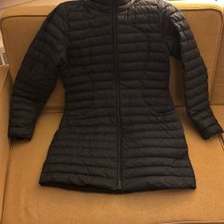 lululemon Black Quilted Hooded Puffer Jacket Women's Size 8 Mid-Length Zip