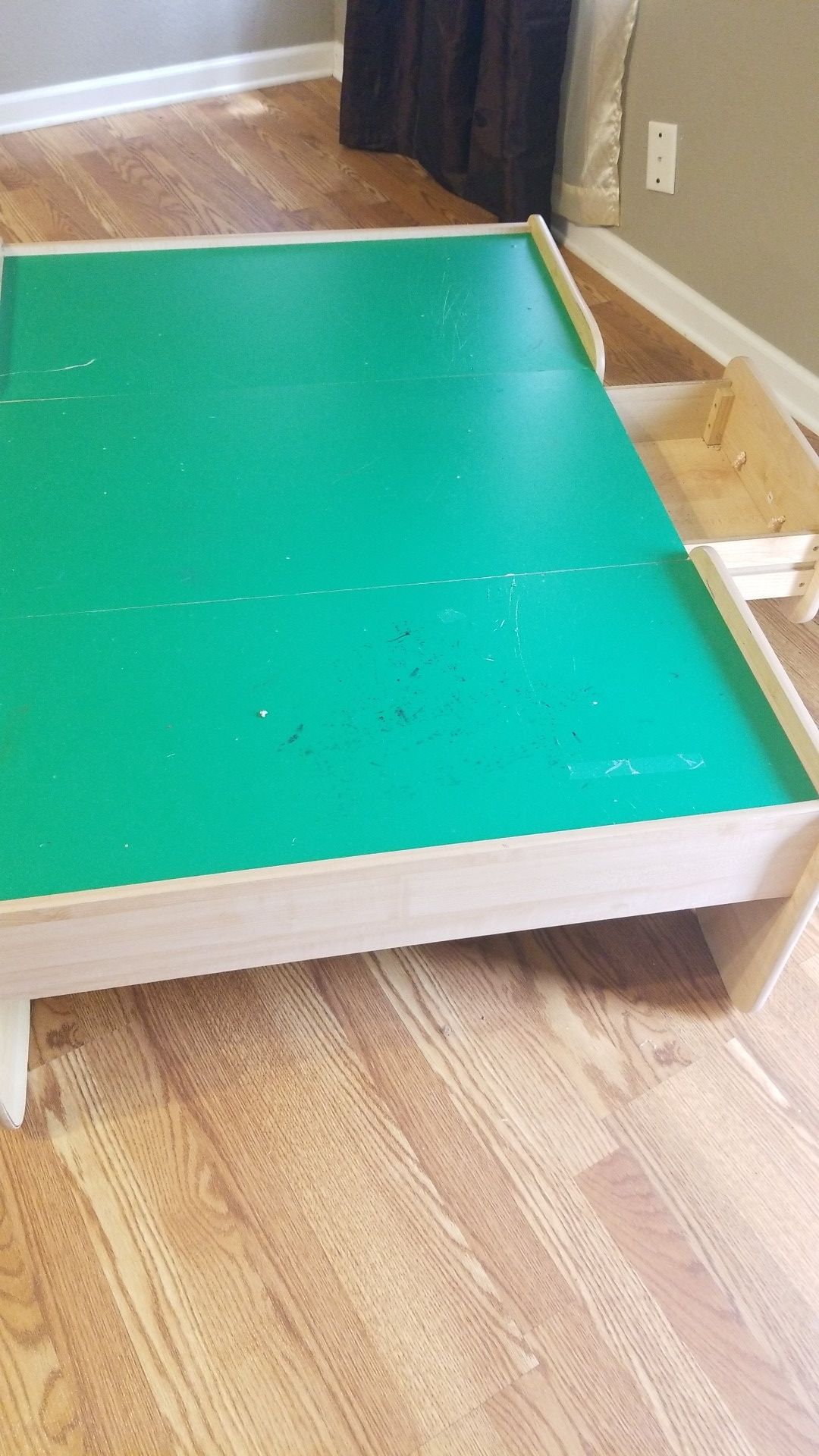 Kids playing table ( station) Free