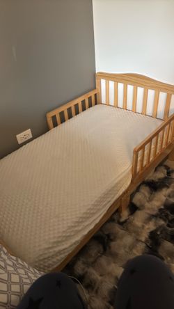 Toddler bed