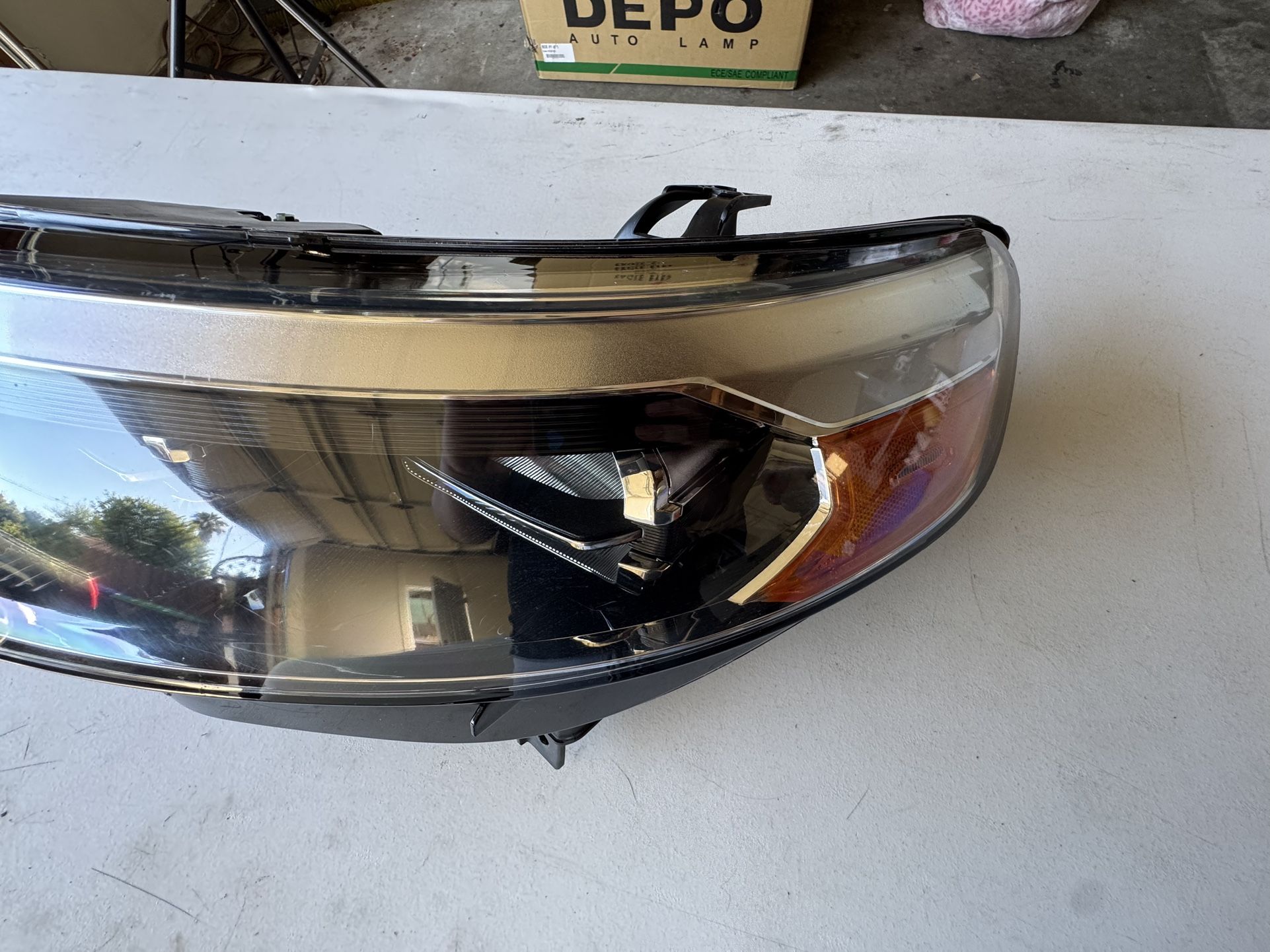 2022 Ford Explorer Headlight OEM 