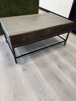 Beautiful Storage Coffee Table!!