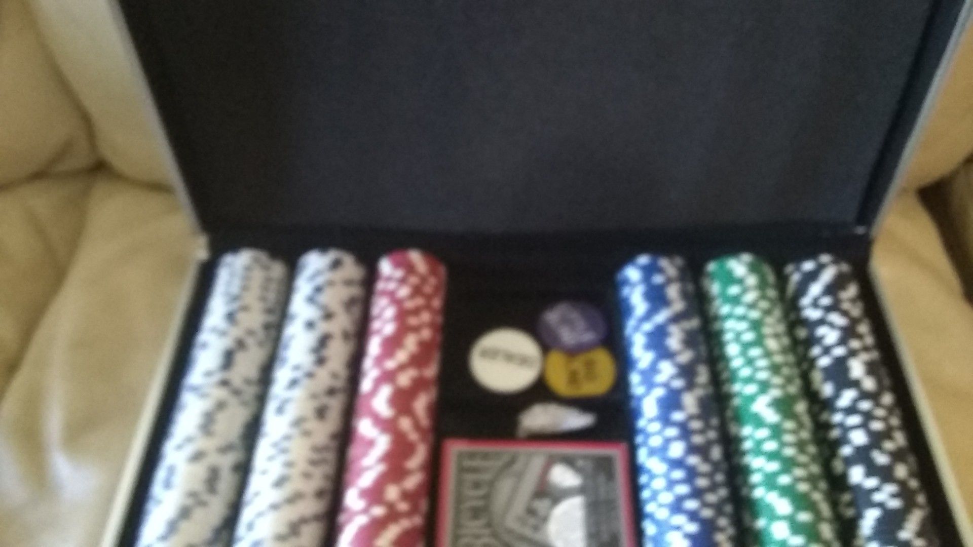 Poker set w/ tragic royalty playing cards