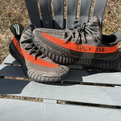 Yeezy 350 V2 “Carbon Beluga” Size 11