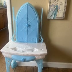 Elsa Vanity 