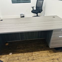 Office Desks - Like New!