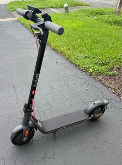 NAVEE V25 Electric Scooter