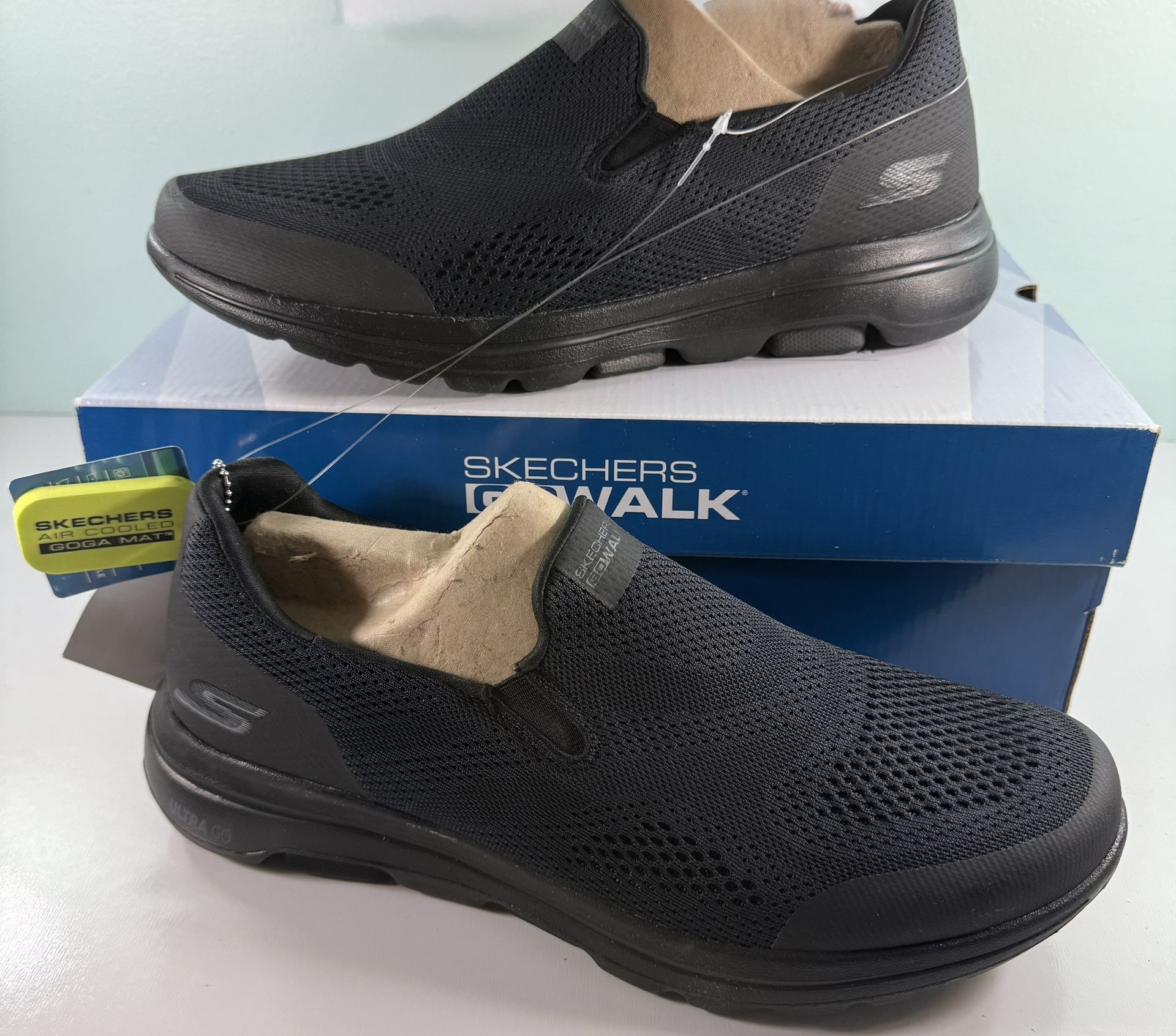 New Skechers Men's Quick-Fit Go Walk Slip-On Shoe Air Cooled GogaMat Ultra - size 11