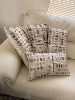 5 Throw Pillows with soft colors