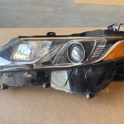 2018 2021 TOYOTA CAMRY L LE SE LEFT SIDE HEADLIGHT OEM