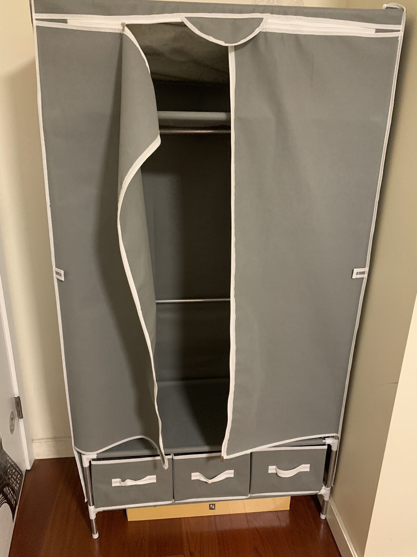 Simple Wardrobe