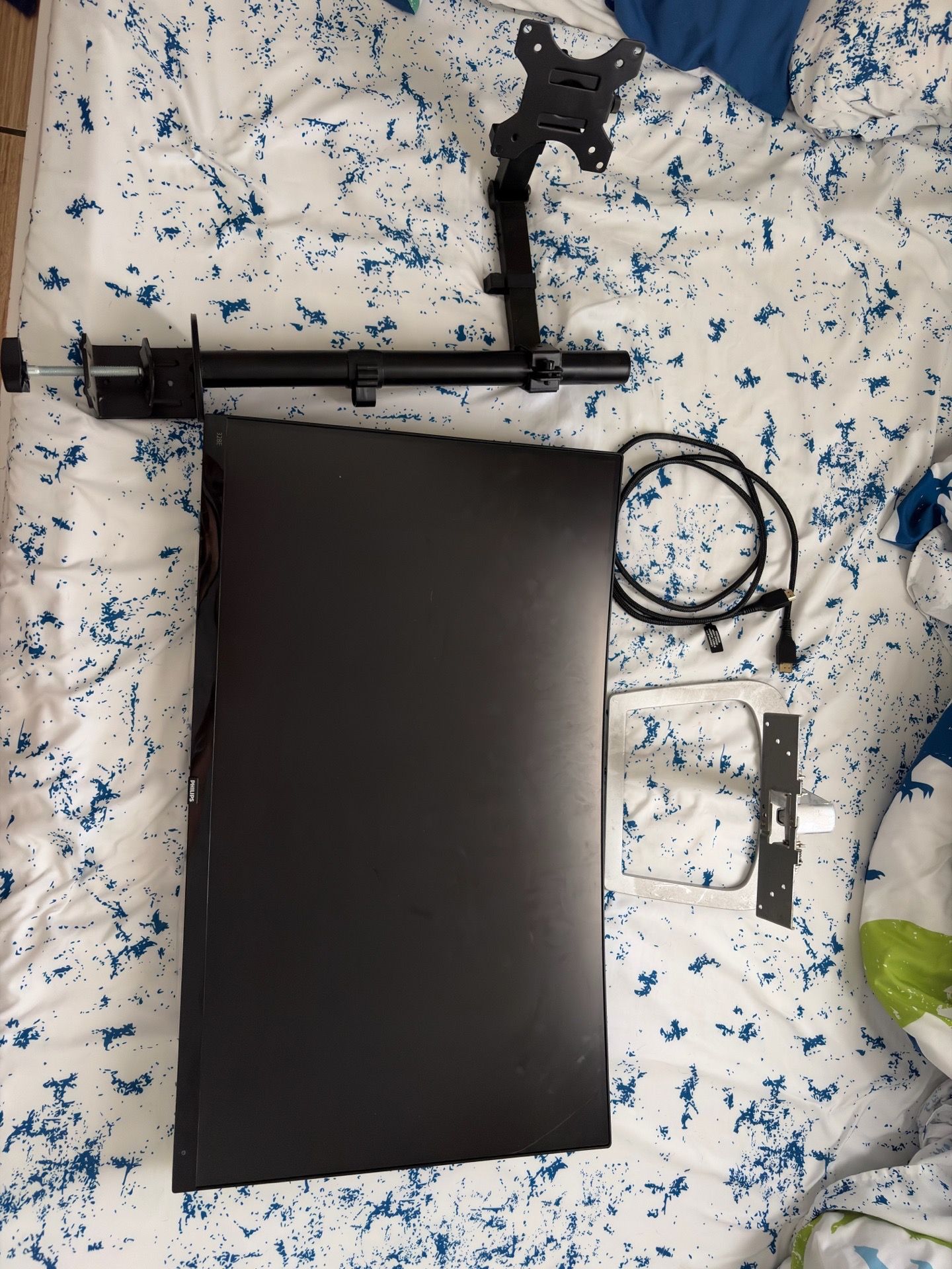 Phillips curved 32 inch monitor w/ desk mount