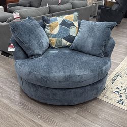 Brand New Ashley MAXON SWIVEL CHAIR