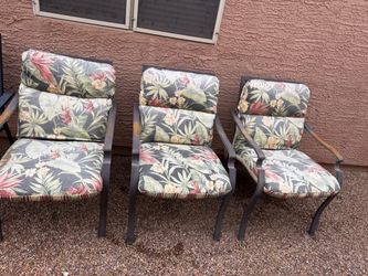 Patio chairs set and side table (67 ave and happy valley)