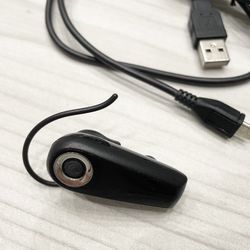 Black Bluetooth Ear Piece with Charger