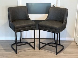 SET OF 2 DARK GRAY FAUX LEATHER COUNTER HEIGHT STOOLS ( NEW AND ASSEMBLED )