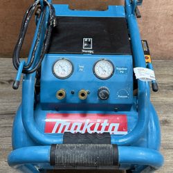 Makita Big Bore 5.2 Gal 140 Psi Corded Single Tank Air Compressor 