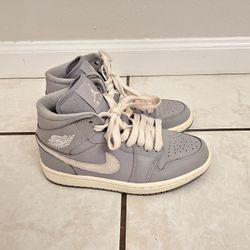 Air Jordan(WMNS) 1 Mid 'Grey Light Bone'