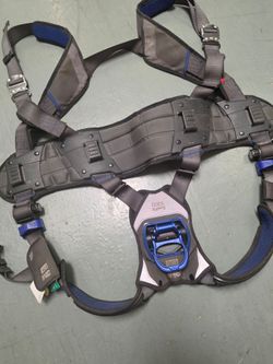 Exofit safety harness size Large, the harness doesn't include the belt, also it doesn't have D-rings on the waist