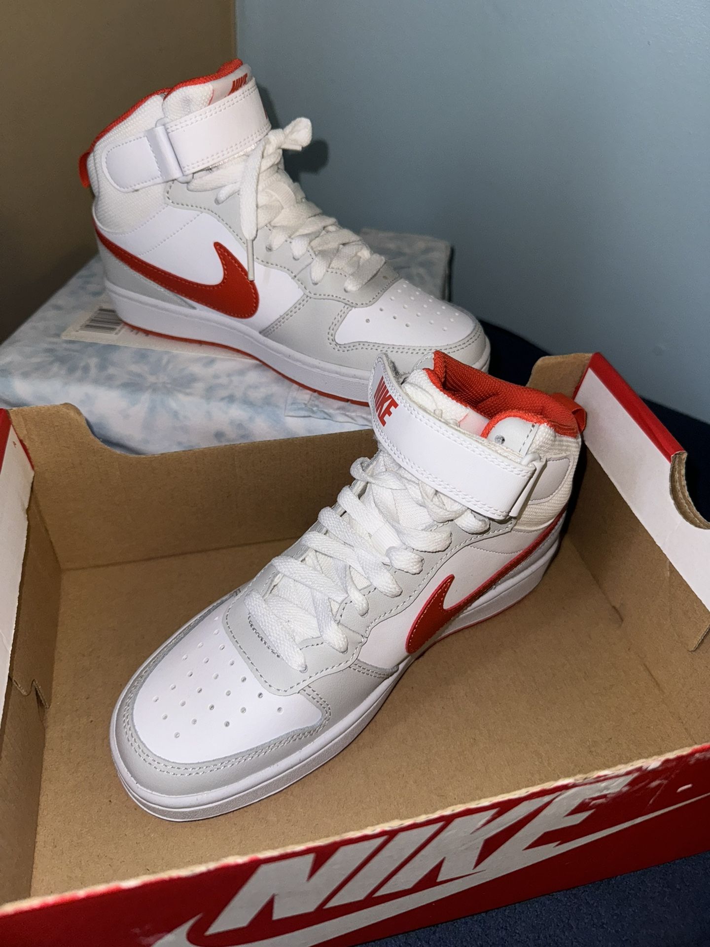 Nike White and Orange Sneakers Mid-Top Design Size 5