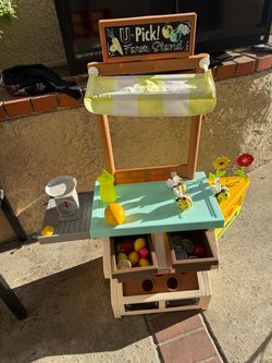 Kids little tykes lemonade stand