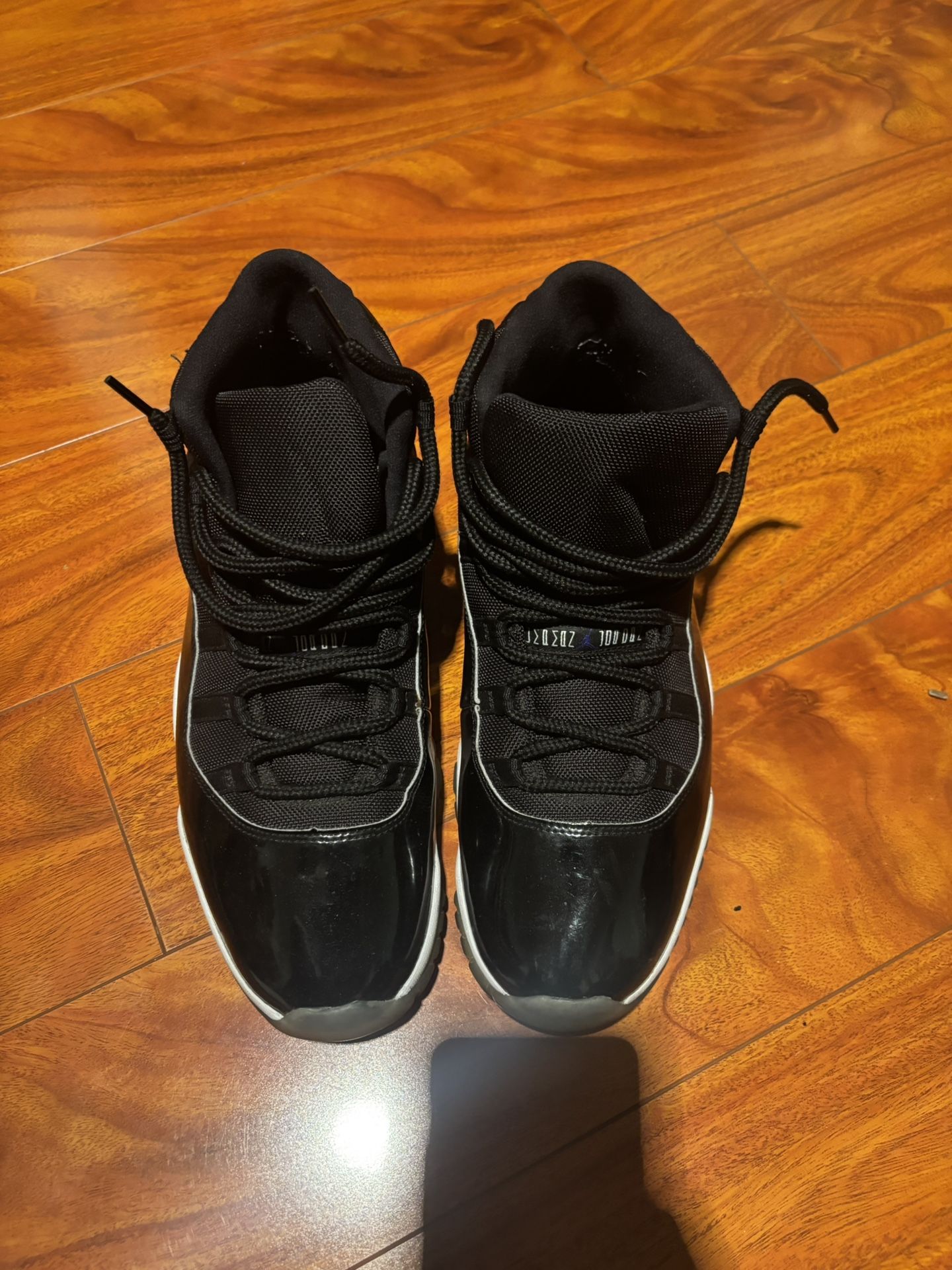 jordan 11’s Black & Concord White