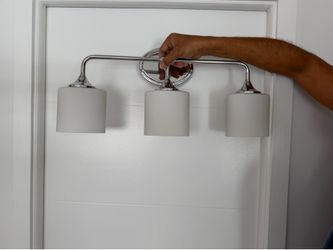 Bathroom vanity light x 2