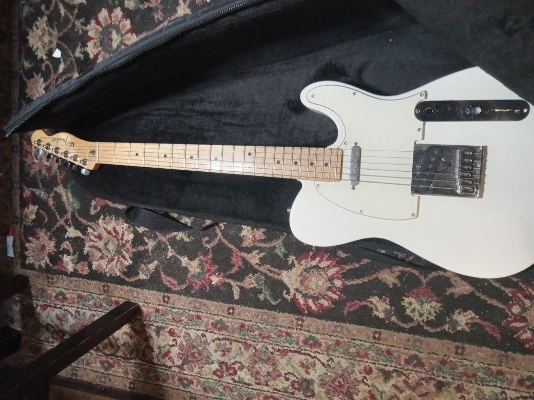 White Fender Strat