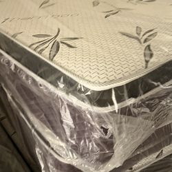 Queen plush oillow top