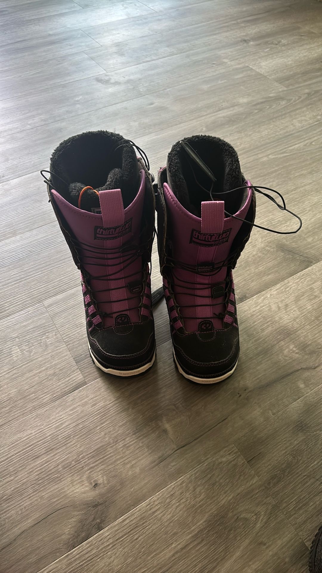 Size 6 Women’s Snow Boots