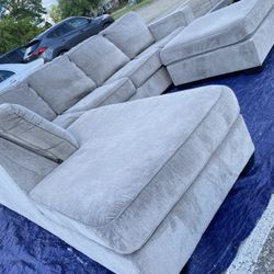 LARGE GREY MODERN DAY SECTIONAL With Ottoman 