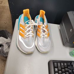 Adidas Boost Size 9 1/2