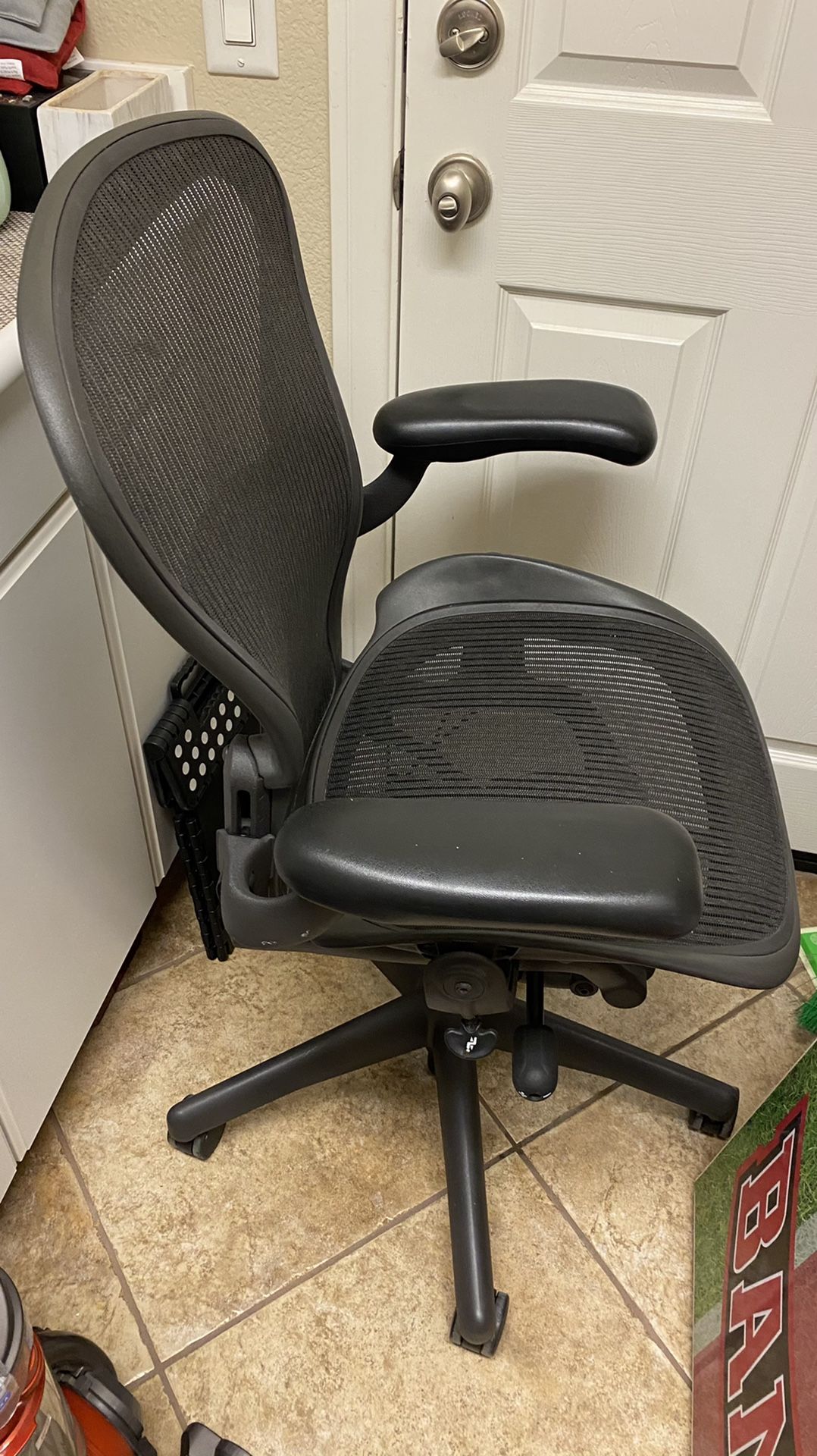 Herman Miller Aeron Size B office desk chair. Fully loaded and great shape 1 year mechanical warranty included Furniture