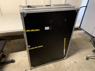 Case 45x32 1/2x11 1/2 good for a big mixer or something else price is firm