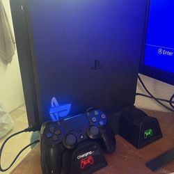 PlayStation 4 - 1TB