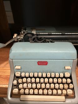 Royal Typewriter 