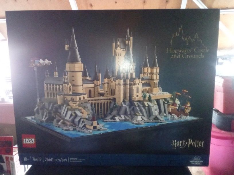 LEGO Harry Potter Hogwarts Castle And Grounds 