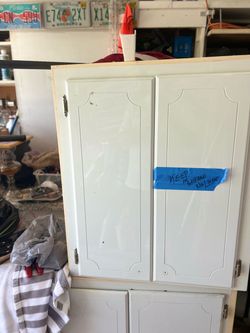 White Wood Kitchen Cabinet with Doors