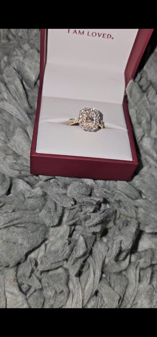 HELZBERG Diamond ring/Engagement Or Wedding 
