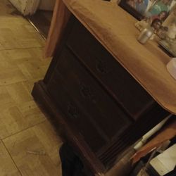 Dresser 