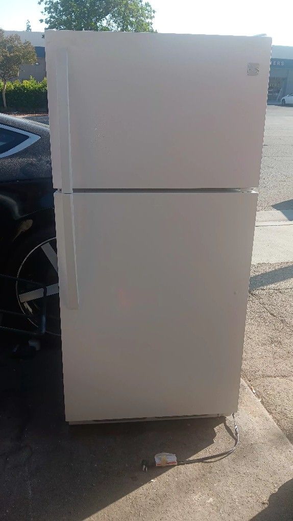 Refrigator