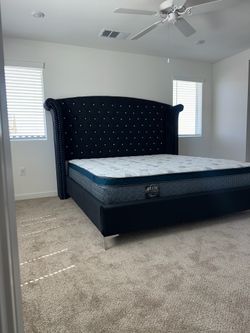 King  size bed frame new in a box mattress included  we offer same day delivery   Cama king size Nueva en Caja Colchon. Incluido entregamos a domicili