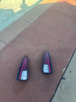 RIGHT AND LEFT BUMPER LIGHTS 2018 TOYOTA PRIUS 4 GENERATION OEM.
