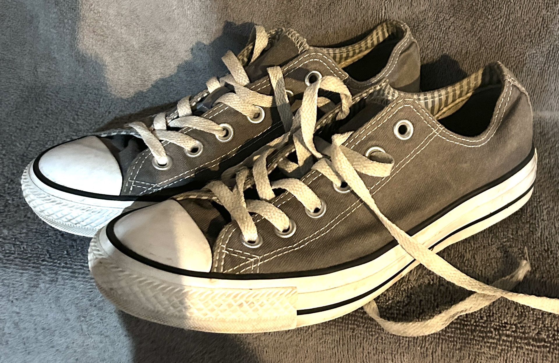 Grey Converse Low Tops Size 8 Women’s
