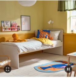 Slakt Ikea Twin Bedframe (no mattress)
