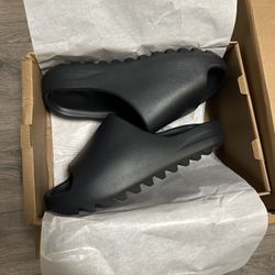 Yeezy slides Black