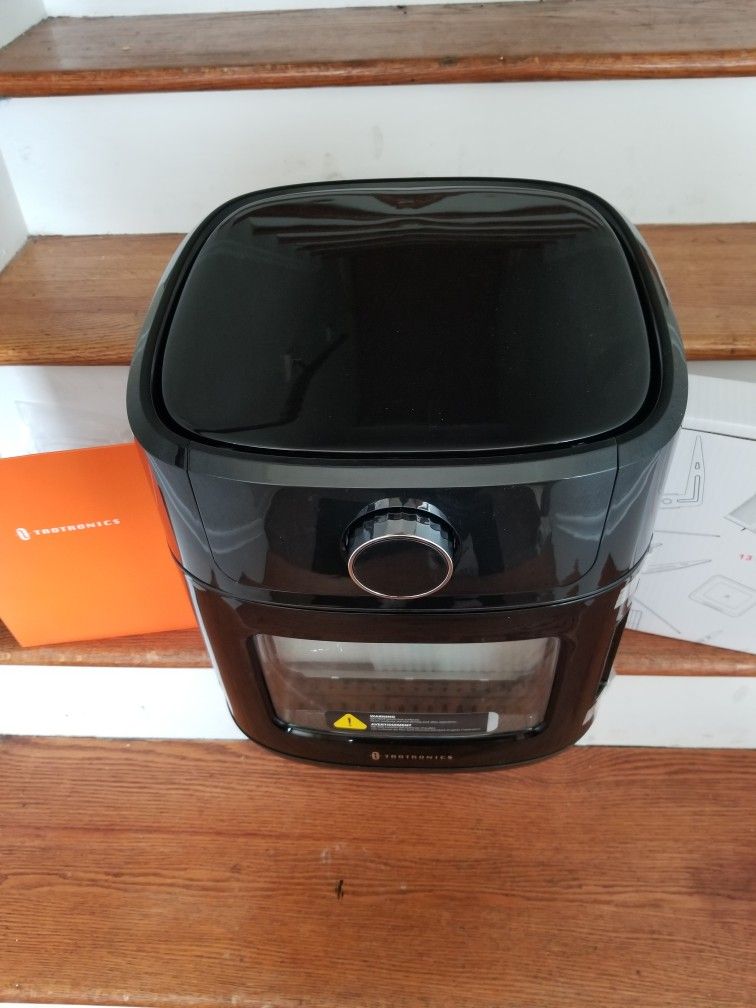 TAOTRONICS Air Fryer.   New 